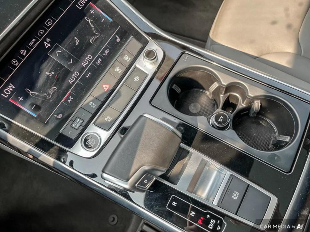 2022 Audi Q7 Komfort 45 Quattro | 7 Pass | Panoramic Sunroof | Nav | Leather | Heated Seats | Rear Cam & More ! Photo