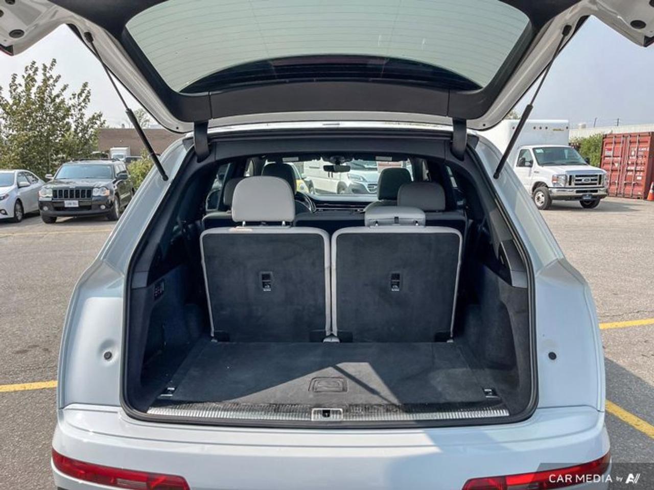 2022 Audi Q7 Komfort 45 Quattro | 7 Pass | Panoramic Sunroof | Nav | Leather | Heated Seats | Rear Cam & More ! Photo