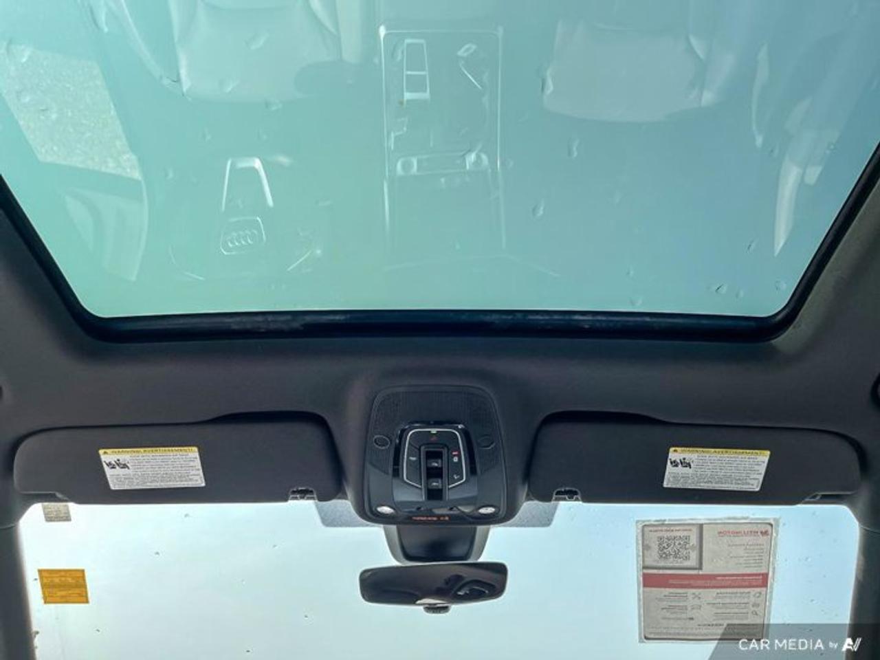 2022 Audi Q7 Komfort 45 Quattro | 7 Pass | Panoramic Sunroof | Nav | Leather | Heated Seats | Rear Cam & More ! Photo