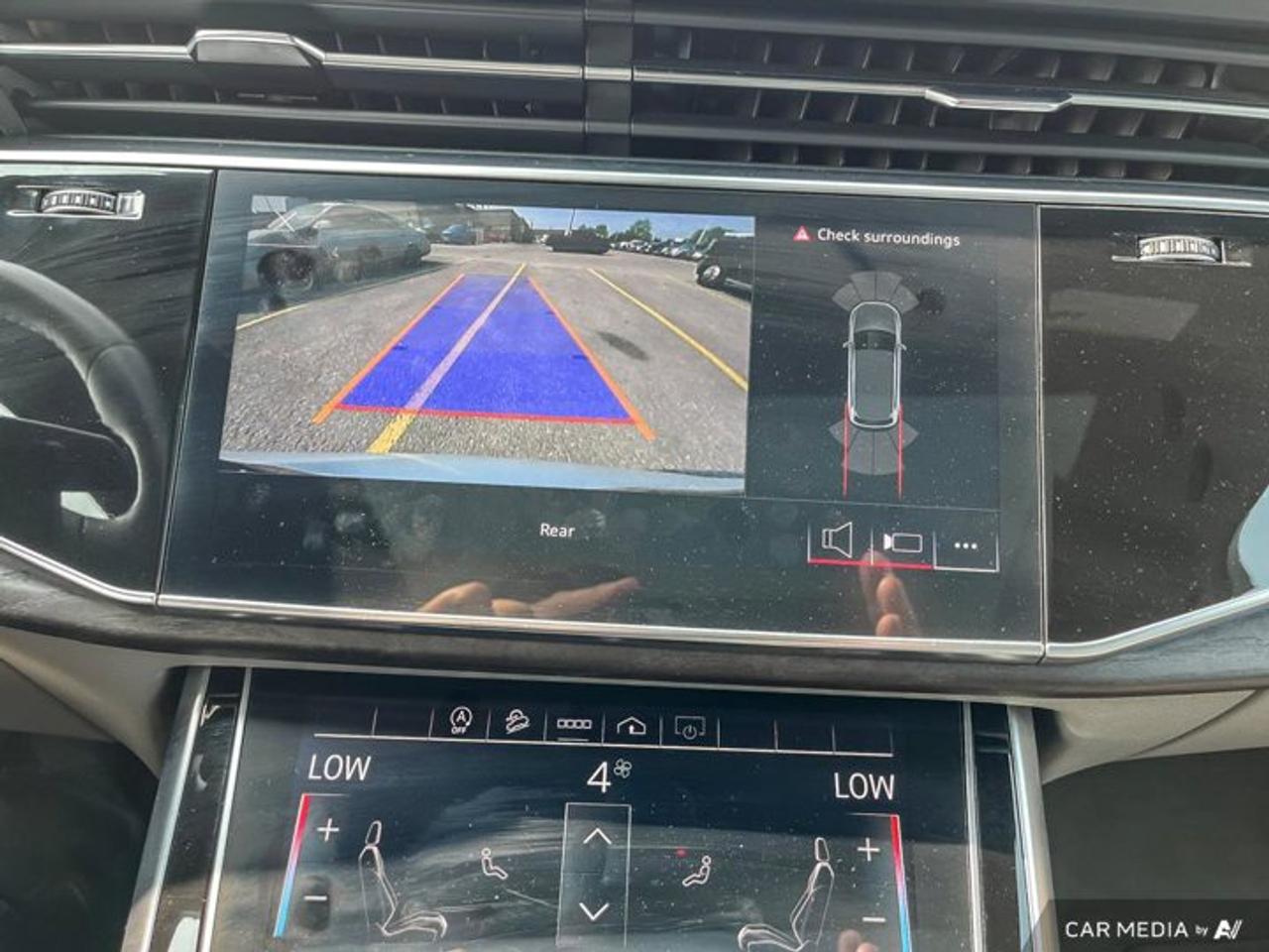 2022 Audi Q7 Komfort 45 Quattro | 7 Pass | Panoramic Sunroof | Nav | Leather | Heated Seats | Rear Cam & More ! Photo