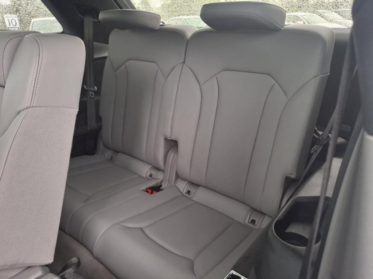 2022 Audi Q7 Komfort 45 Quattro | 7 Pass | Panoramic Sunroof | Nav | Leather | Heated Seats | Rear Cam & More ! Photo
