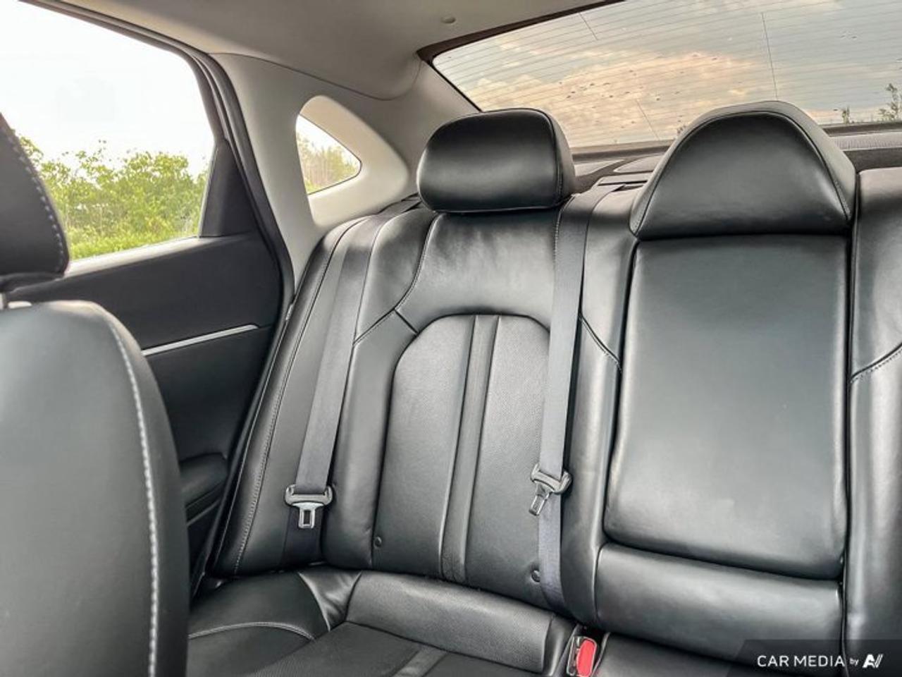 2021 Hyundai Sonata Luxury 1.6T | Leather | Sunroof | Nav | 360 Camera | Bose | Cooled + Heated Seats | and More ! Photo