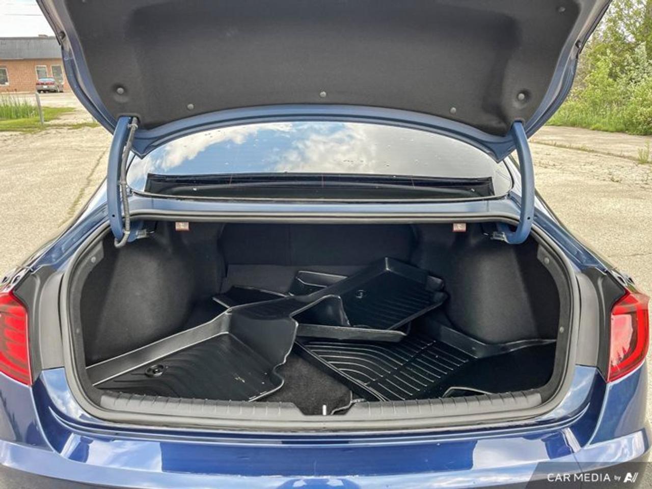 2021 Hyundai Sonata Luxury 1.6T | Leather | Sunroof | Nav | 360 Camera | Bose | Cooled + Heated Seats | and More ! Photo