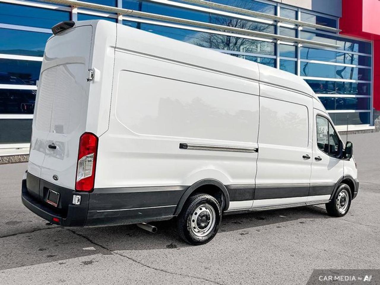 2022 Ford Transit Cargo Van 250 Hi-Roof | 148" Cargo | Rear Camera | Bluetooth | Cruise Control | and More ! Photo4