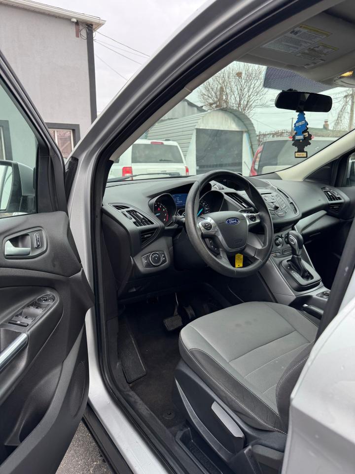 2015 Ford Escape FWD SE | CERTIFIED | NO ACCIDENTS - Photo #9