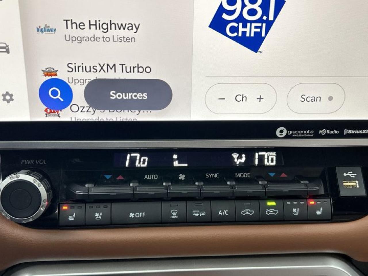 2022 Toyota Tundra Platinum Crew 4x4 Leather Seats | Heated Seats | 360 Camera Photo