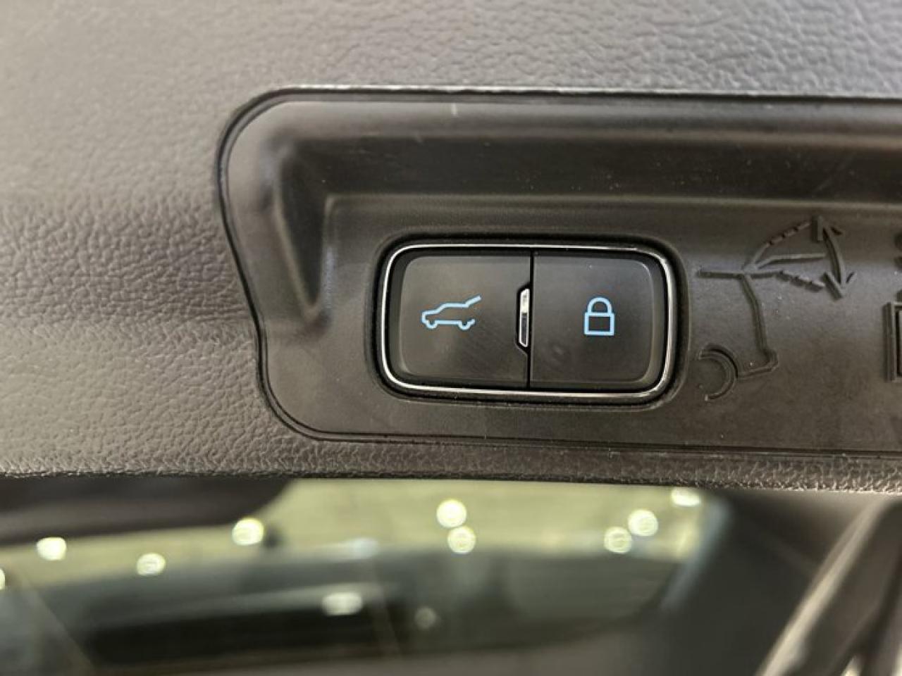 2020 Ford Explorer XLT 4WD Leather Seats | Heated Seats | Panoramic Roof Photo