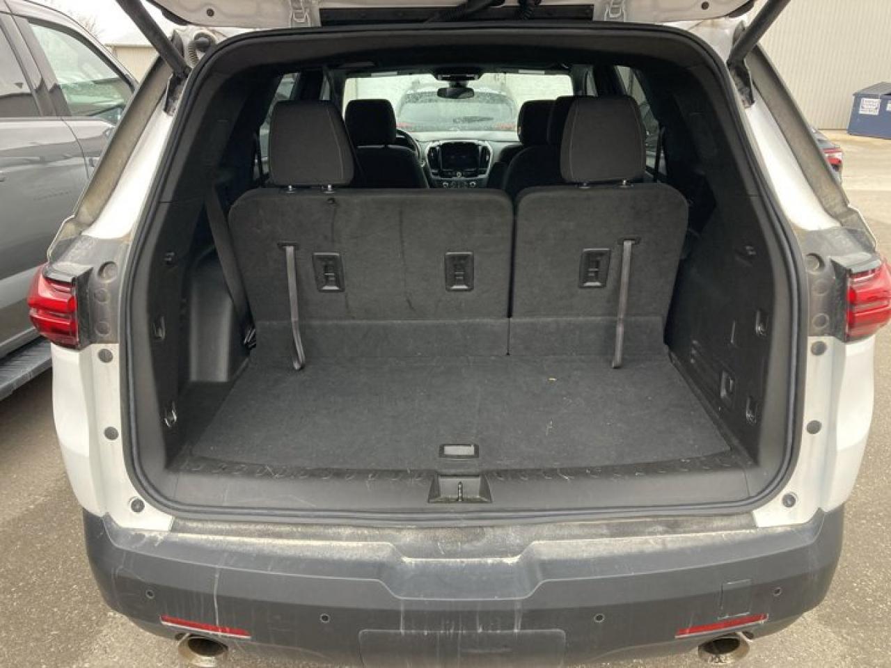 2022 Chevrolet Traverse LT AWD Photo2