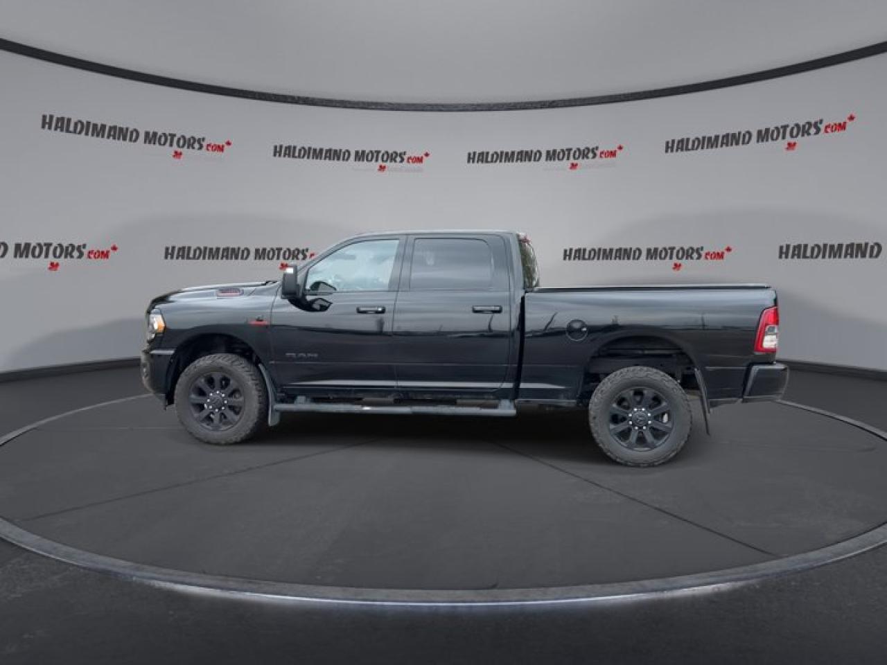 2023 RAM 2500 Big Horn Crew 4X4 Night Edition Photo4