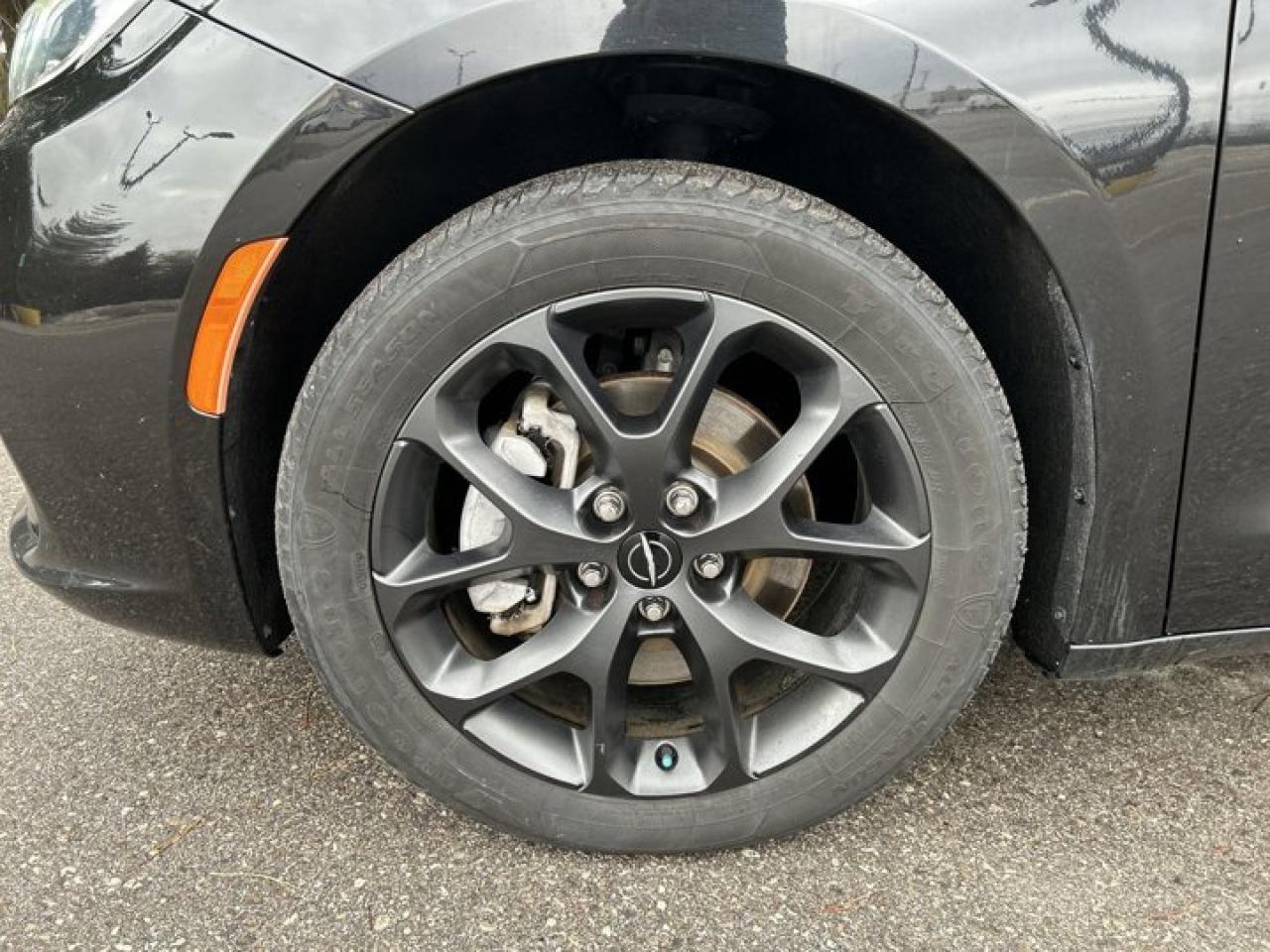 2022 Chrysler Pacifica Touring L | Panoramic Roof |  Leather Seats | Remote Start | Photo