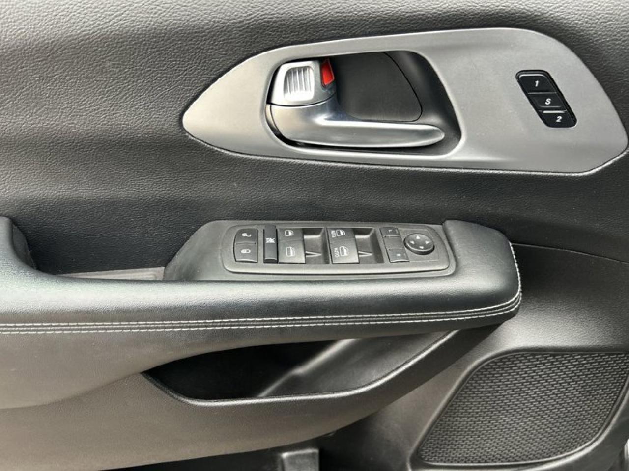 2022 Chrysler Pacifica Touring L | Panoramic Roof |  Leather Seats | Remote Start | Photo