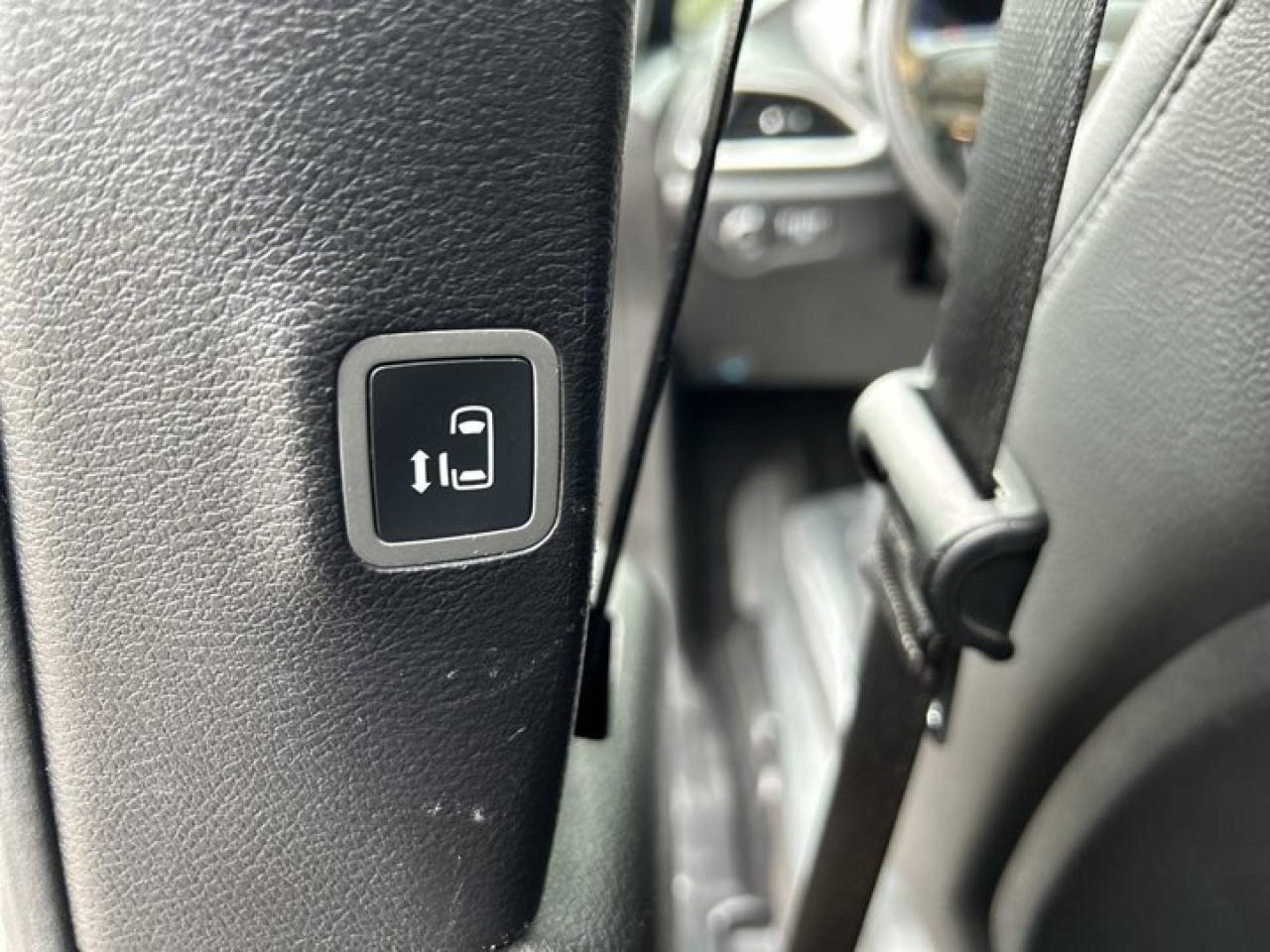 2022 Chrysler Pacifica Touring L | Panoramic Roof |  Leather Seats | Remote Start | Photo