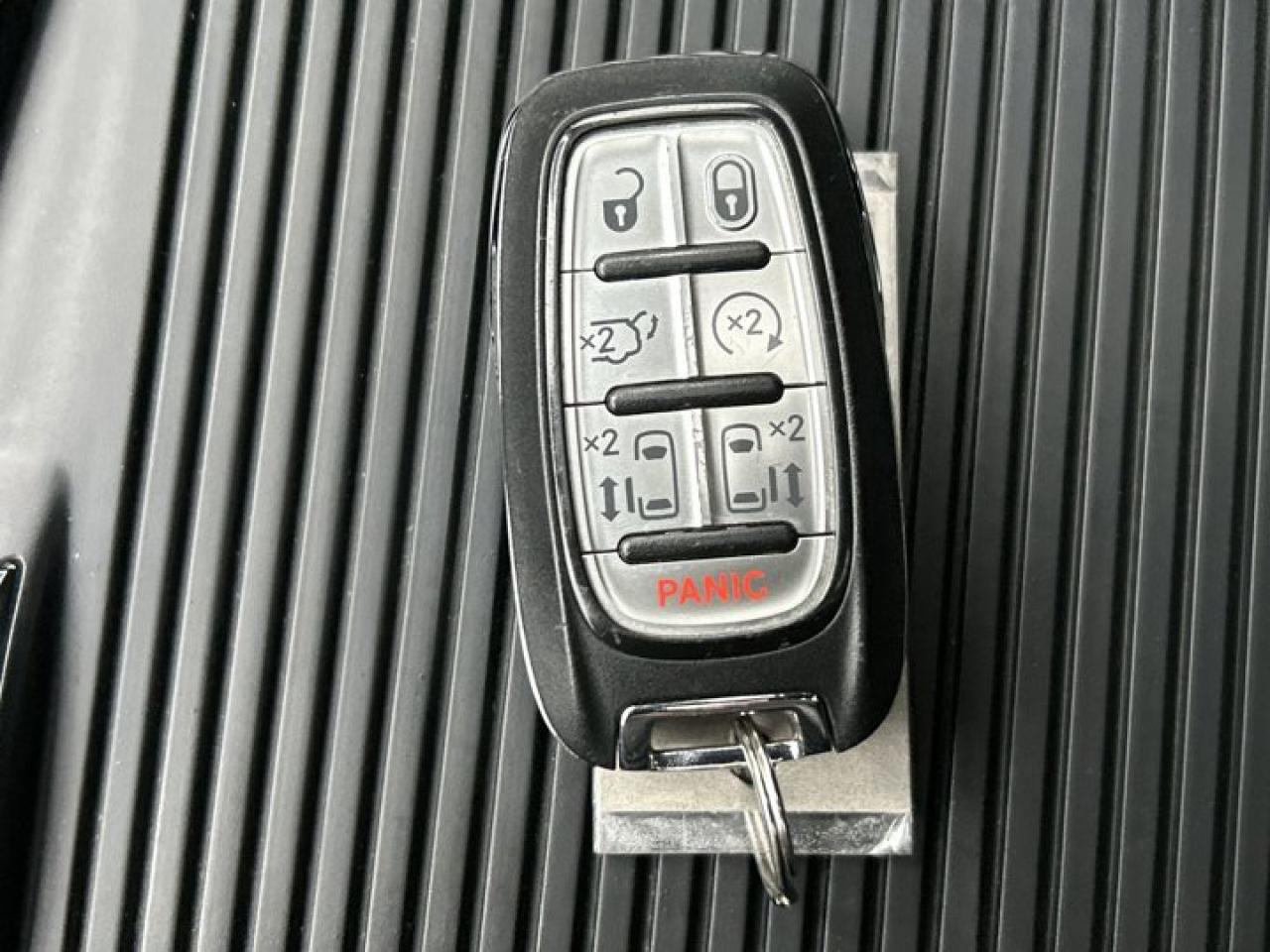 2022 Chrysler Pacifica Touring L | Panoramic Roof |  Leather Seats | Remote Start | Photo