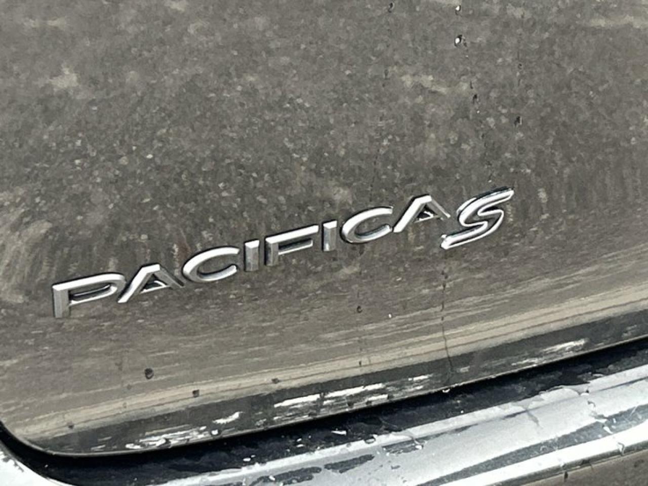 2022 Chrysler Pacifica Touring L | Panoramic Roof |  Leather Seats | Remote Start | Photo