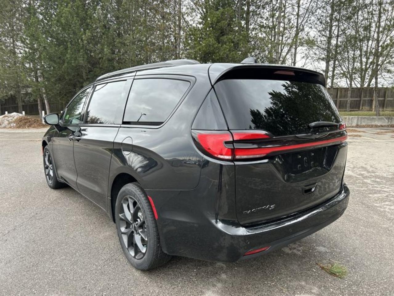 2022 Chrysler Pacifica Touring L | Panoramic Roof |  Leather Seats | Remote Start | Photo