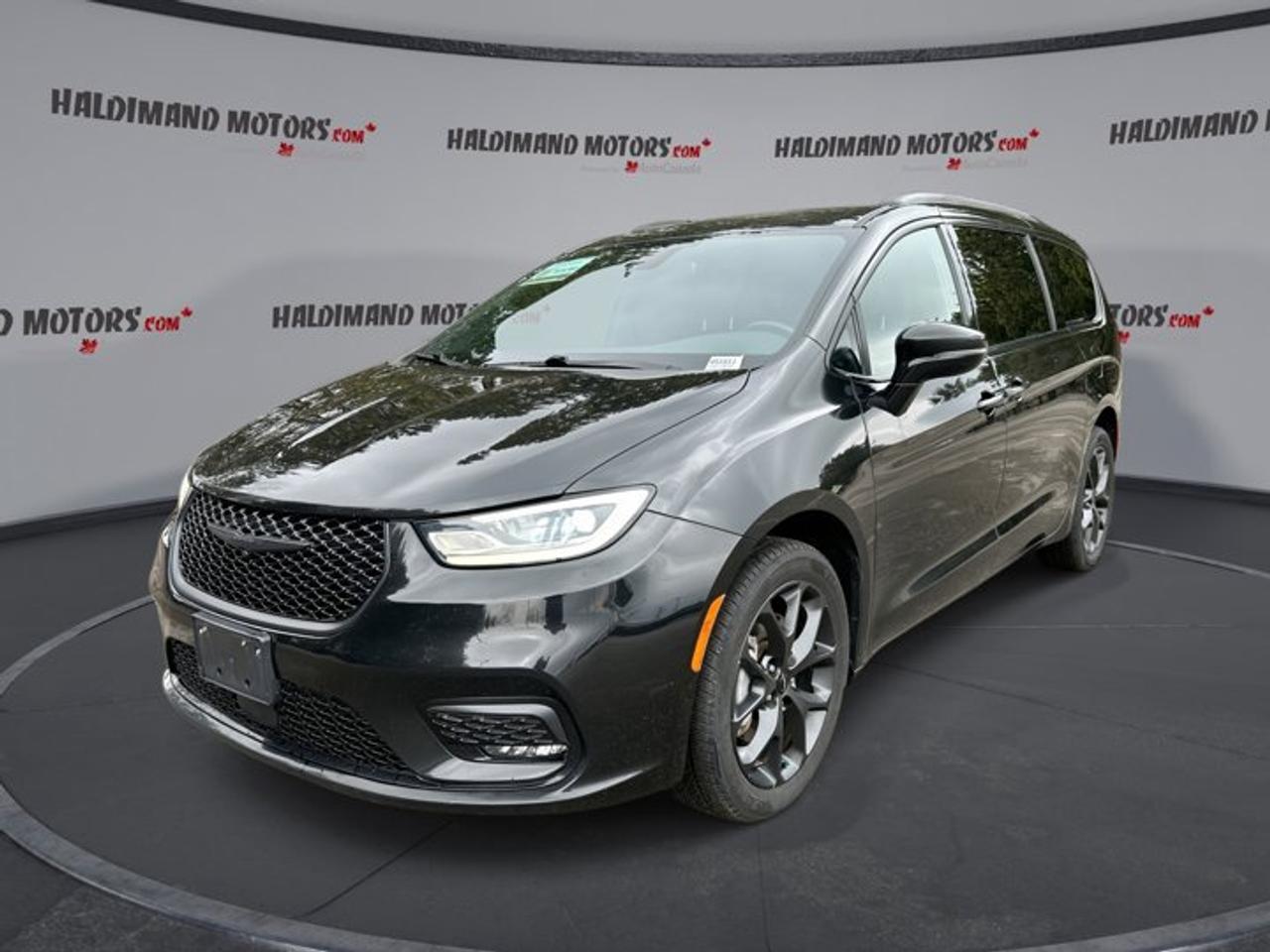 2022 Chrysler Pacifica Touring L | Panoramic Roof |  Leather Seats | Remote Start | Photo