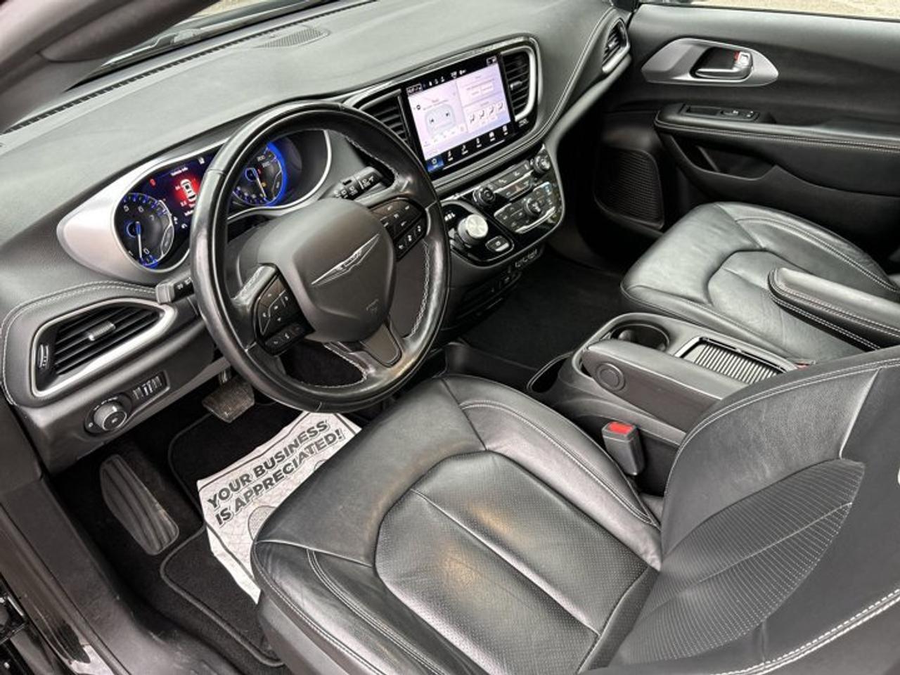 2022 Chrysler Pacifica Touring L | Panoramic Roof |  Leather Seats | Remote Start | Photo