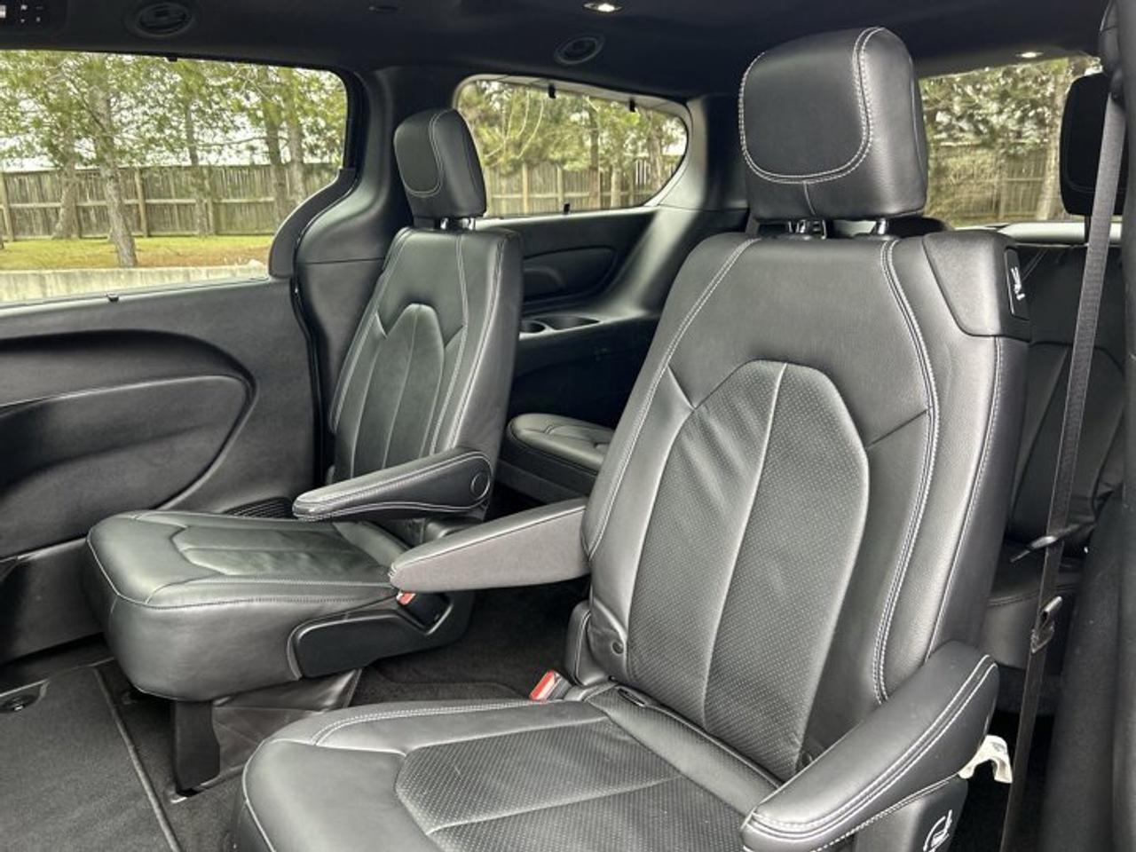 2022 Chrysler Pacifica Touring L | Panoramic Roof |  Leather Seats | Remote Start | Photo