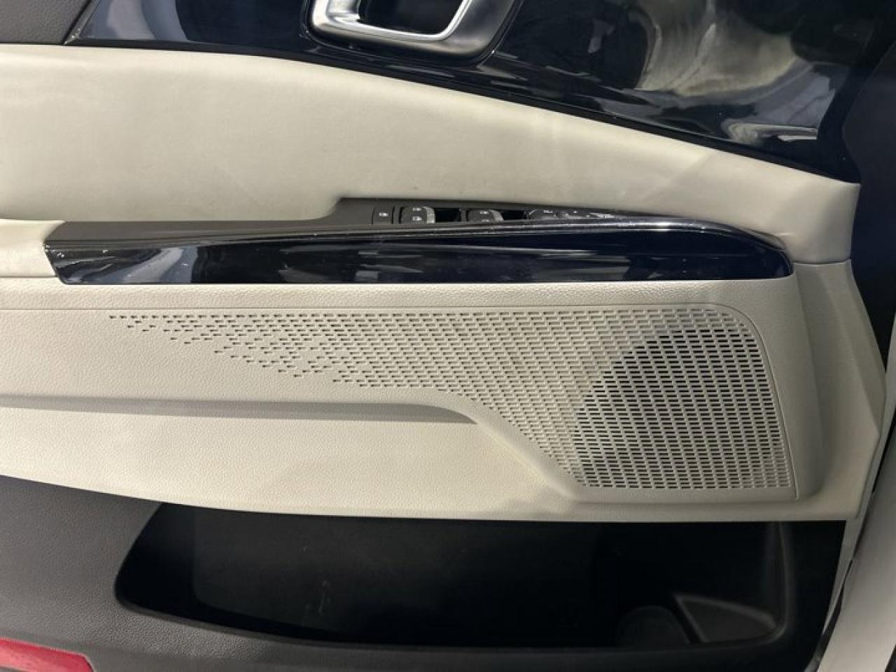 2023 Kia Carnival EX | Remote Start | Leather Seats | Heated Seats Photo