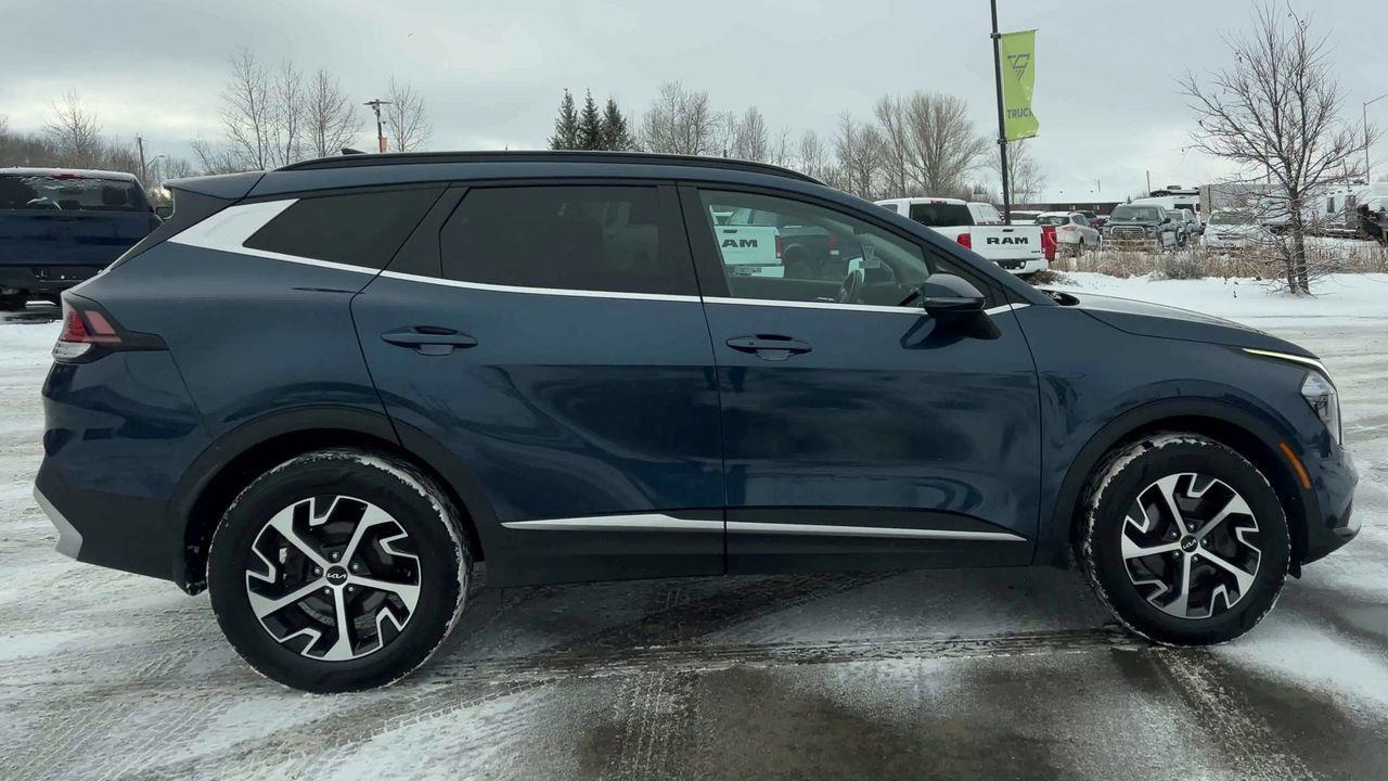 2023 Kia Sportage EX AWD, MOONROOF, HEATED STEERING WHEEL, HEATED LEATHER SEATS, NAV, BACK UP CAM!! Photo4