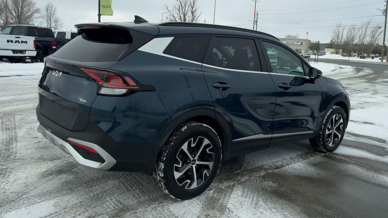 2023 Kia Sportage EX AWD, MOONROOF, HEATED STEERING WHEEL, HEATED LEATHER SEATS, NAV, BACK UP CAM!! Photo3