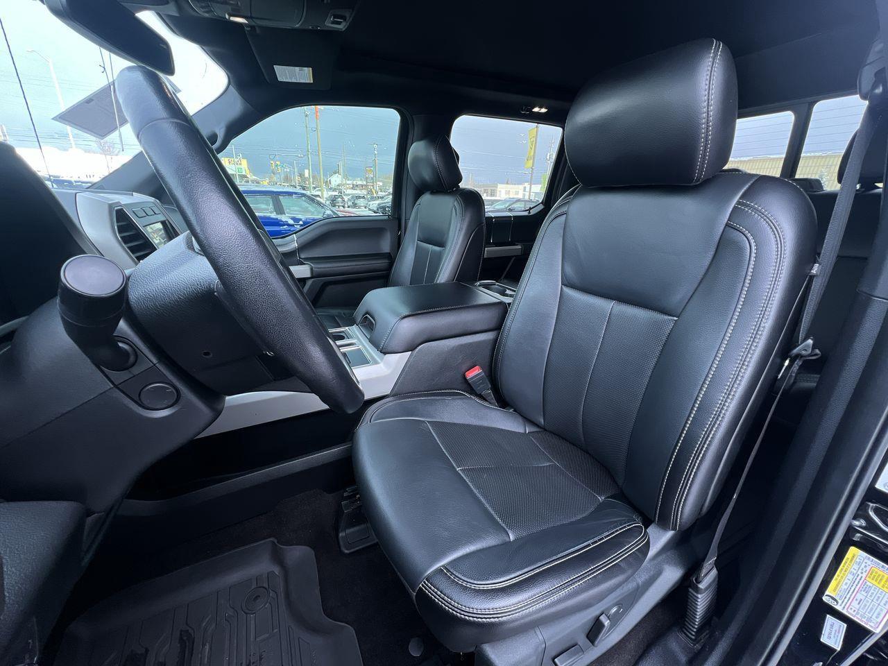 2020 Ford F-150 Lariat 4X4, MOONROOF, HEATED LEATHER SEATS, POWER LIFTGATE, NAV, BACK UP CAM!! Photo