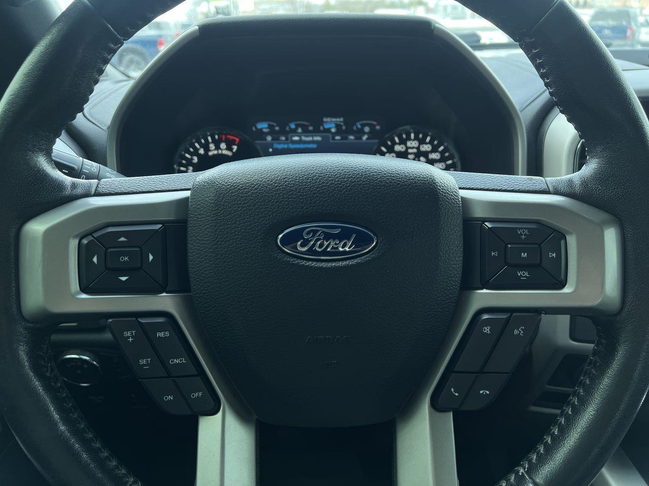 2020 Ford F-150 Lariat 4X4, MOONROOF, HEATED LEATHER SEATS, POWER LIFTGATE, NAV, BACK UP CAM!! Photo