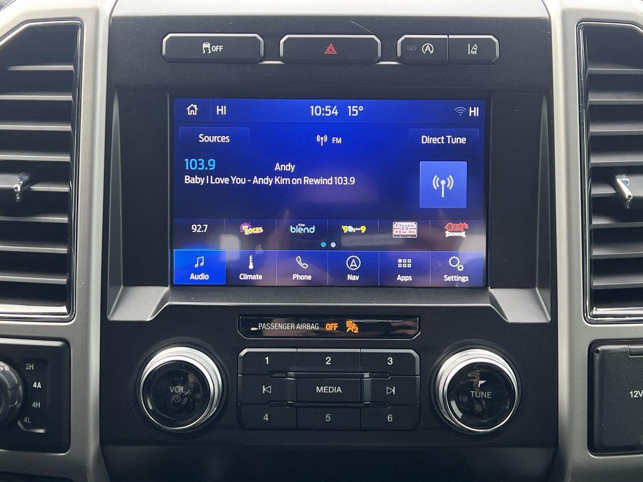 2020 Ford F-150 Lariat 4X4, MOONROOF, HEATED LEATHER SEATS, POWER LIFTGATE, NAV, BACK UP CAM!! Photo