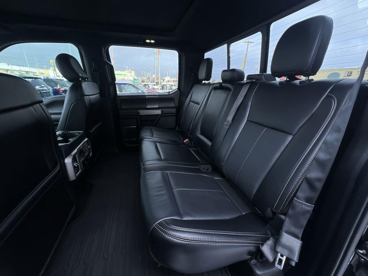 2020 Ford F-150 Lariat 4X4, MOONROOF, HEATED LEATHER SEATS, POWER LIFTGATE, NAV, BACK UP CAM!! Photo