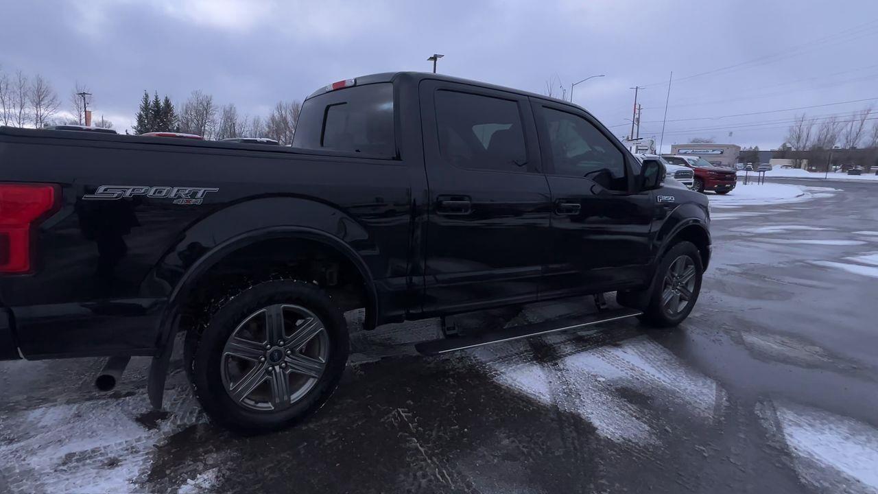 2020 Ford F-150 Lariat 4X4, MOONROOF, HEATED LEATHER SEATS, POWER LIFTGATE, NAV, BACK UP CAM!! Photo