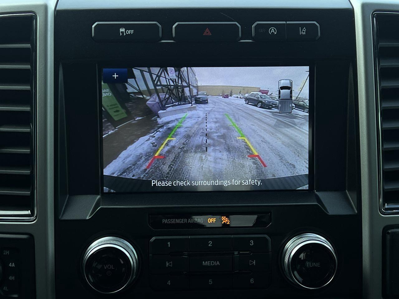 2020 Ford F-150 Lariat 4X4, MOONROOF, HEATED LEATHER SEATS, POWER LIFTGATE, NAV, BACK UP CAM!! Photo