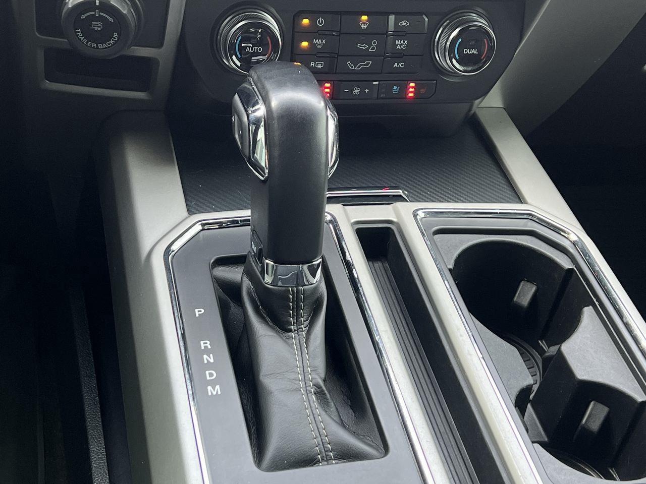 2020 Ford F-150 Lariat 4X4, MOONROOF, HEATED LEATHER SEATS, POWER LIFTGATE, NAV, BACK UP CAM!! Photo