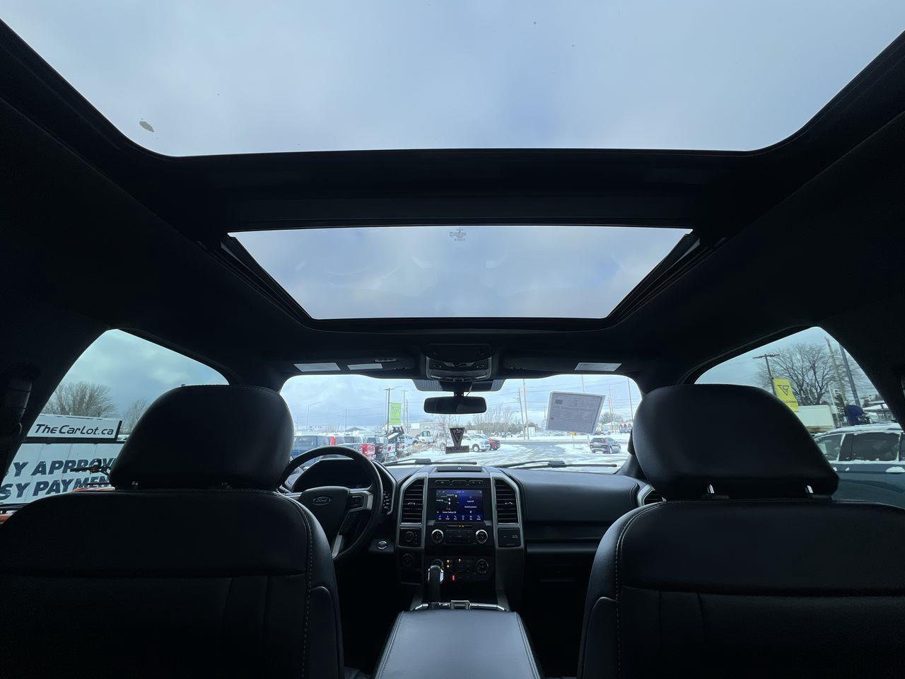 2020 Ford F-150 Lariat 4X4, MOONROOF, HEATED LEATHER SEATS, POWER LIFTGATE, NAV, BACK UP CAM!! Photo