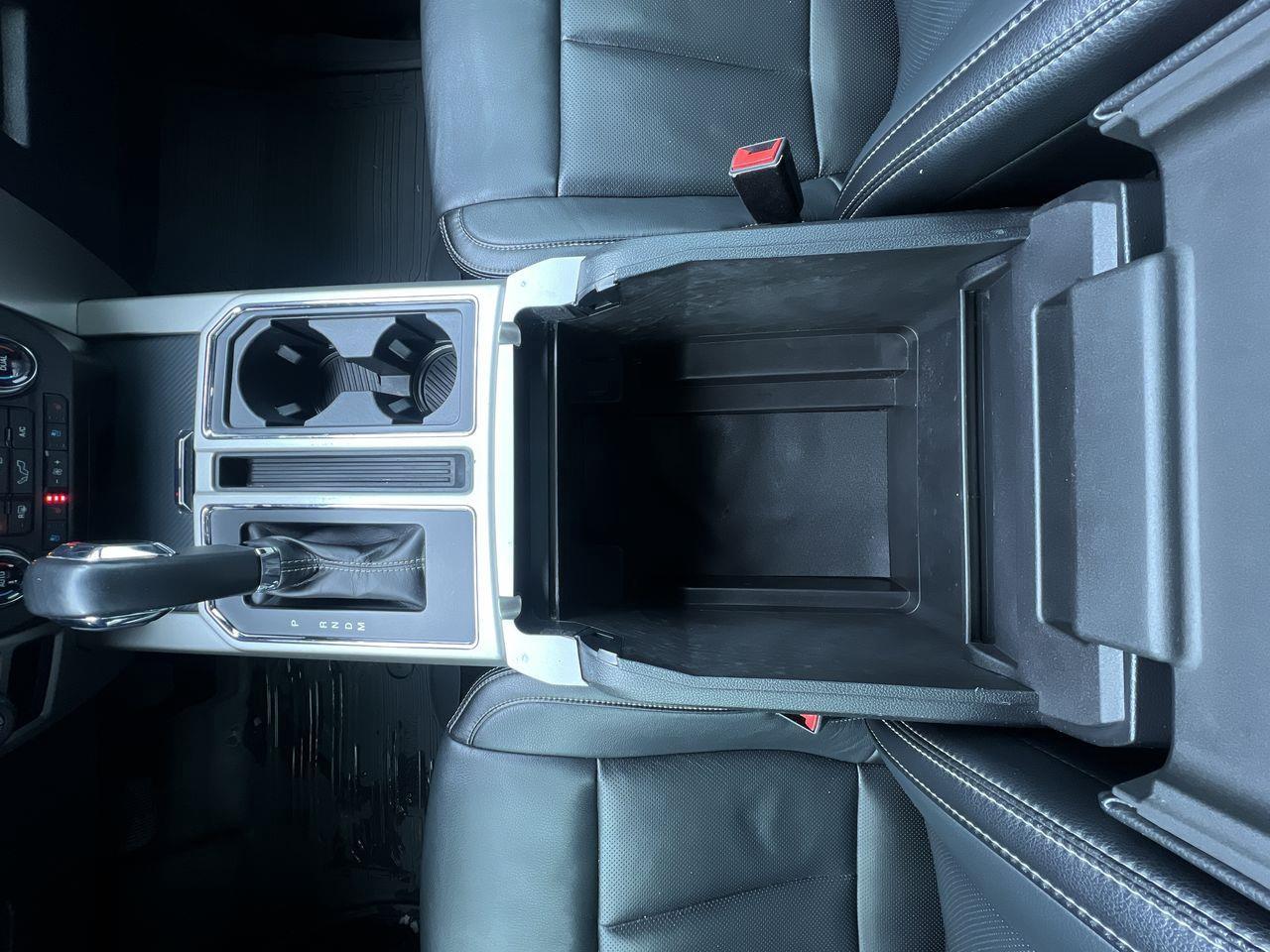 2020 Ford F-150 Lariat 4X4, MOONROOF, HEATED LEATHER SEATS, POWER LIFTGATE, NAV, BACK UP CAM!! Photo