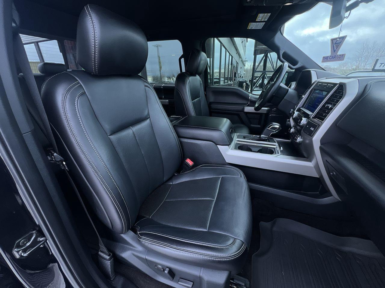 2020 Ford F-150 Lariat 4X4, MOONROOF, HEATED LEATHER SEATS, POWER LIFTGATE, NAV, BACK UP CAM!! Photo