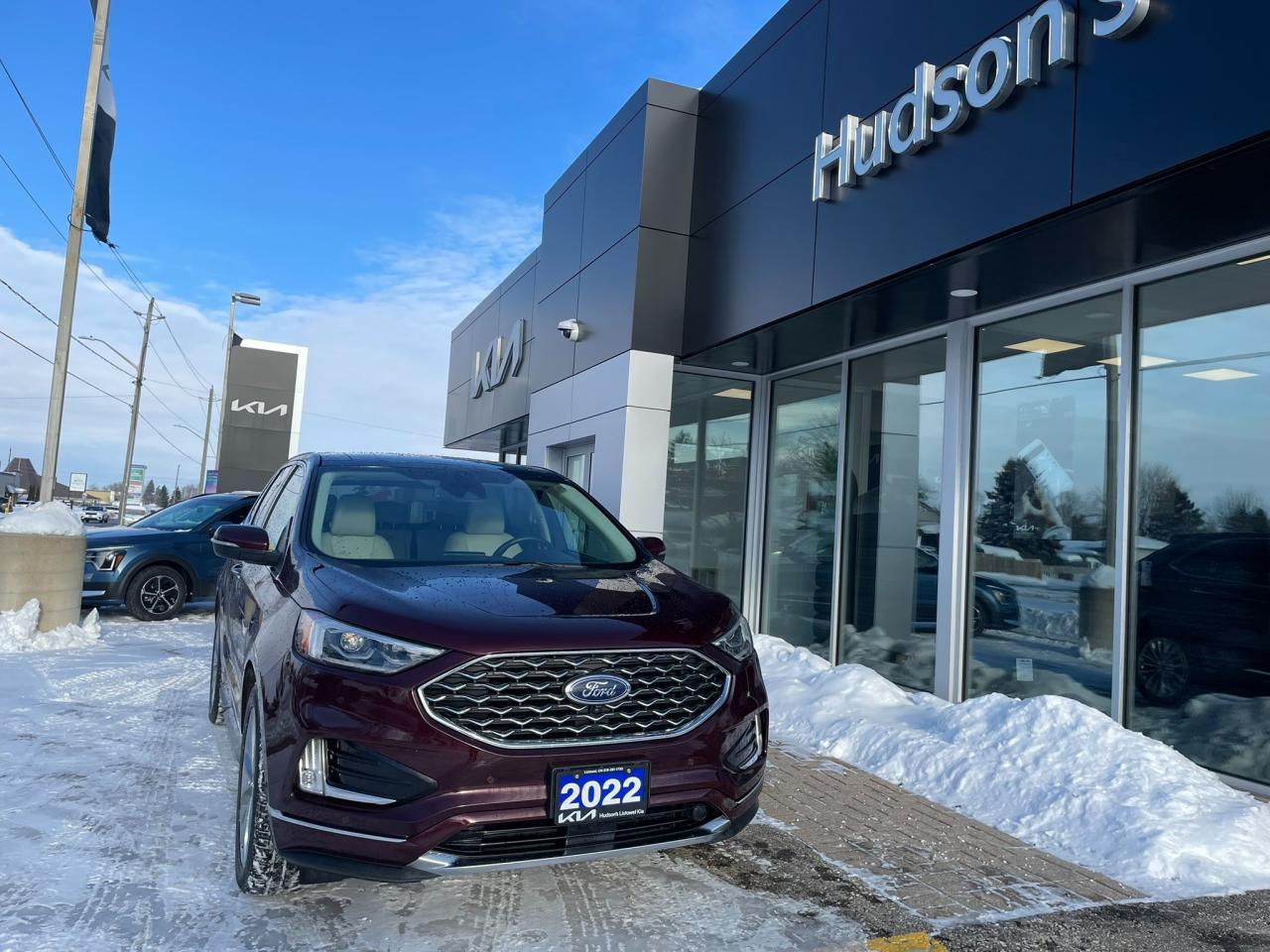 2022 Ford Edge Titanium Panoramic Sunroof | Navigation | 20" Wheels Photo