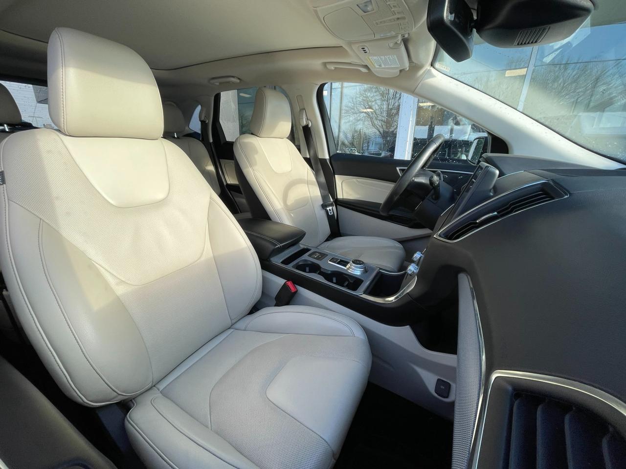 2022 Ford Edge Titanium Panoramic Sunroof | Navigation | 20" Wheels Photo
