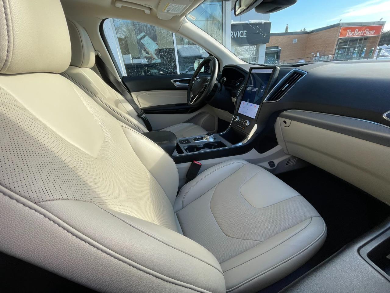 2022 Ford Edge Titanium Panoramic Sunroof | Navigation | 20" Wheels Photo