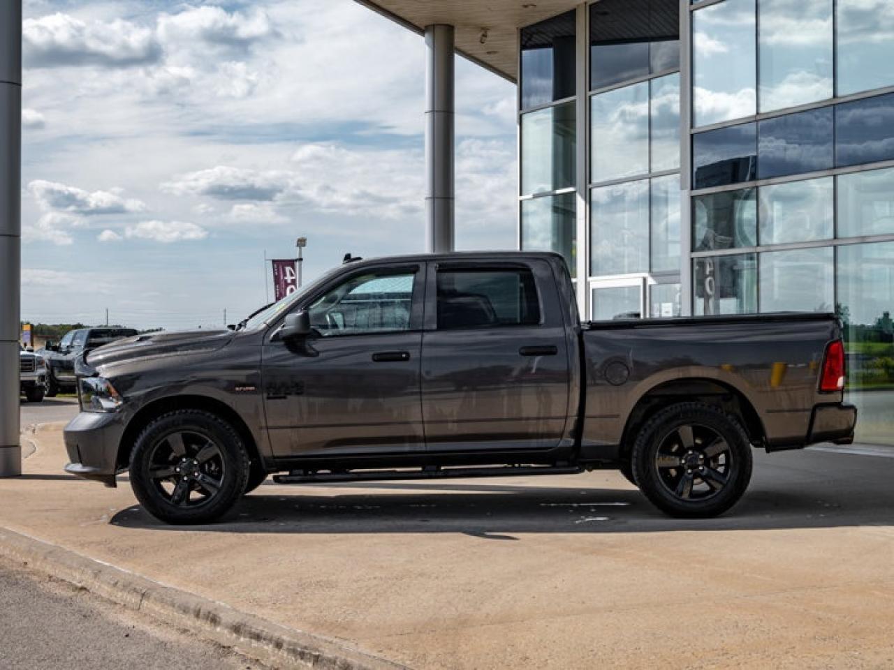 2023 RAM 1500 Classic EXPRESS Photo3