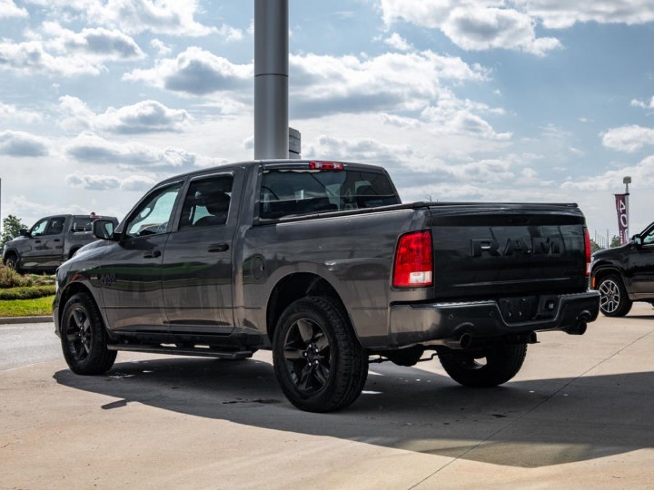 2023 RAM 1500 Classic EXPRESS Photo4