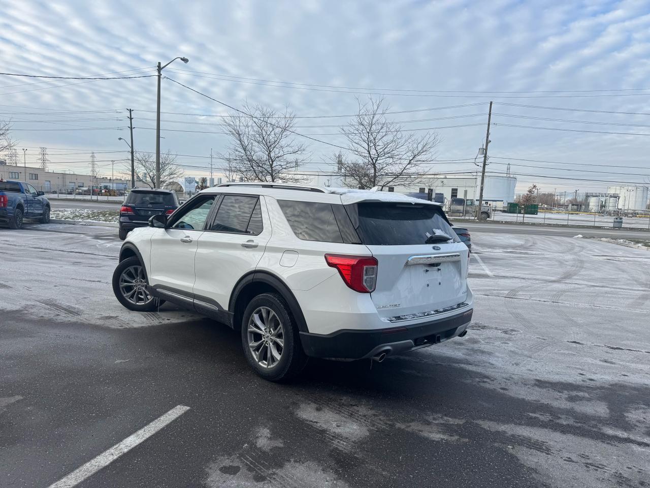 2022 Ford Explorer LIMITED 4WD 7 PASS LEATHER PAN/ROOF NAV B/SPOT CAM Photo4