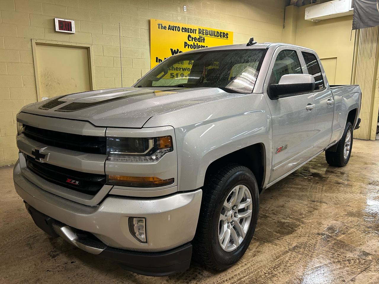 2018 Chevrolet Silverado 1500 LT Photo2