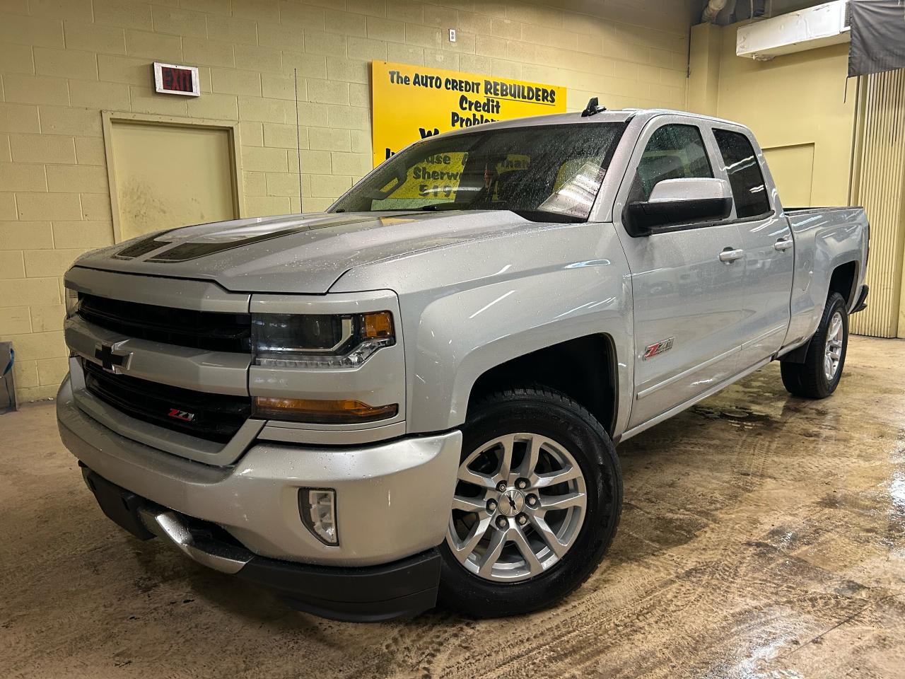 2018 Chevrolet Silverado 1500 LT - Photo #2