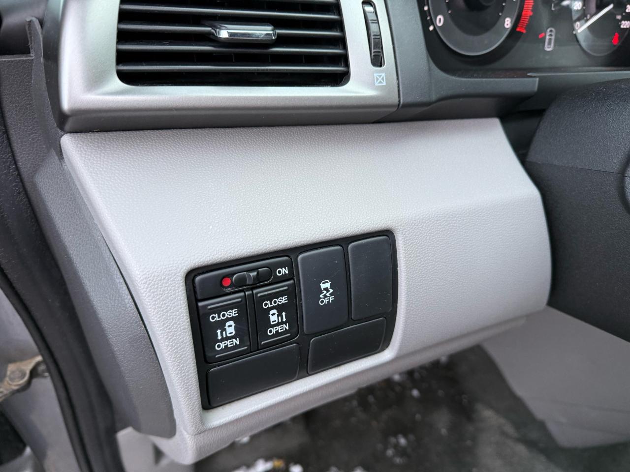 2016 Honda Odyssey EX Power door back up camera - Photo #7