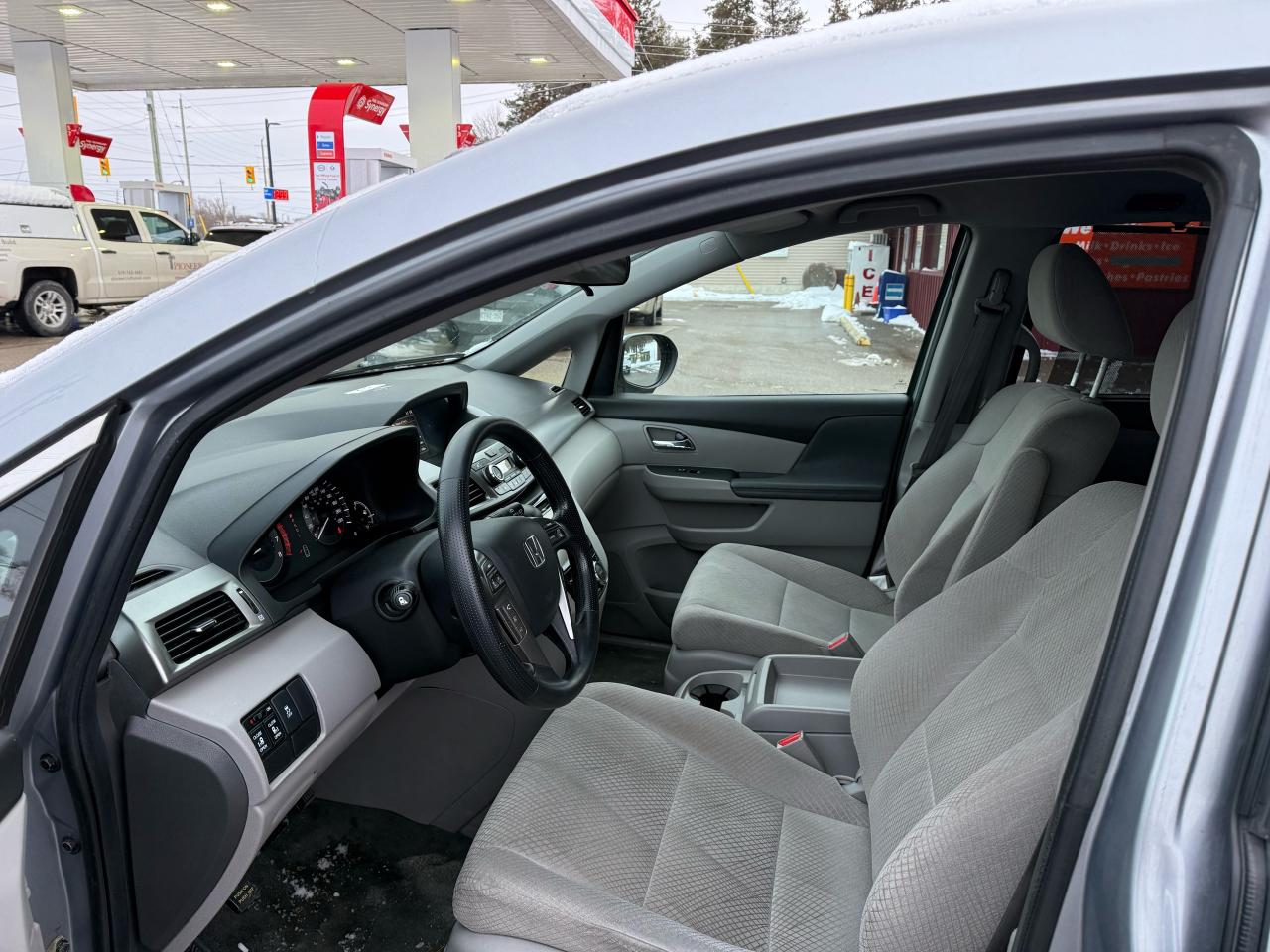 2016 Honda Odyssey EX Power door back up camera - Photo #5