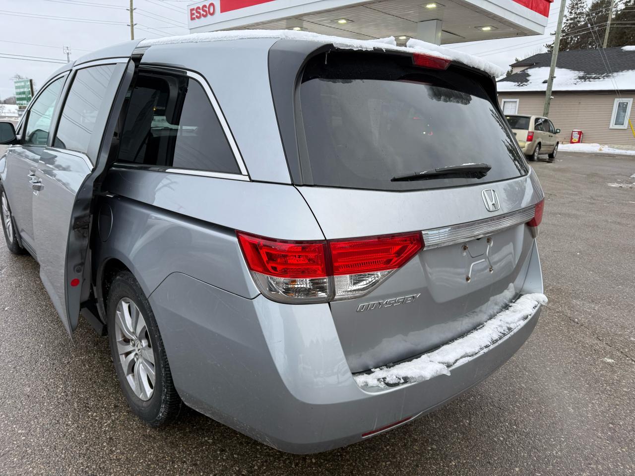 2016 Honda Odyssey EX Power door back up camera - Photo #11