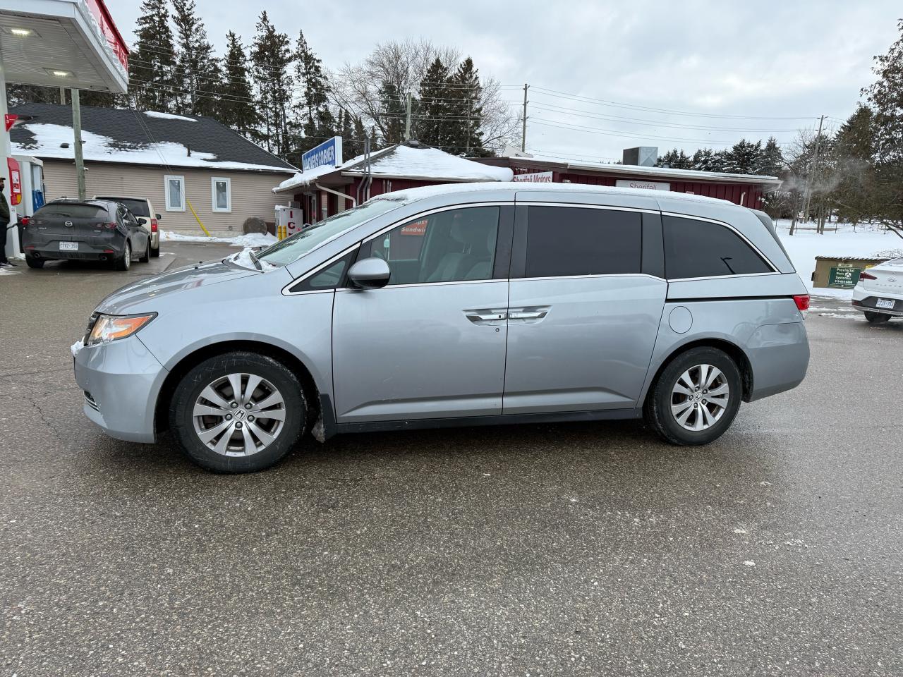 2016 Honda Odyssey EX Power door back up camera - Photo #4