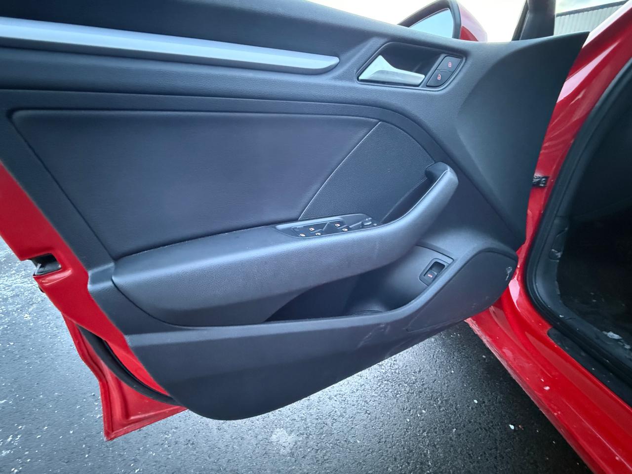 2015 Audi A3 2.0T Komfort | HEATED SEATS | ROOF | AWD Photo18