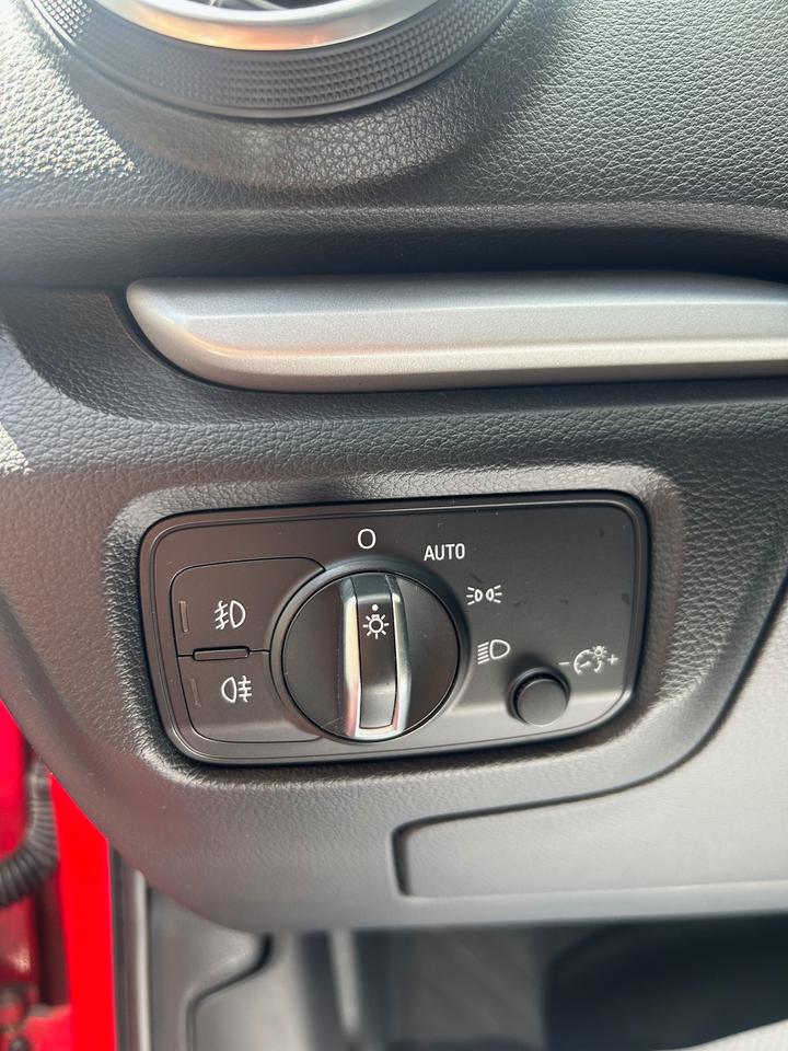 2015 Audi A3 2.0T Komfort | HEATED SEATS | ROOF | AWD - Photo #17