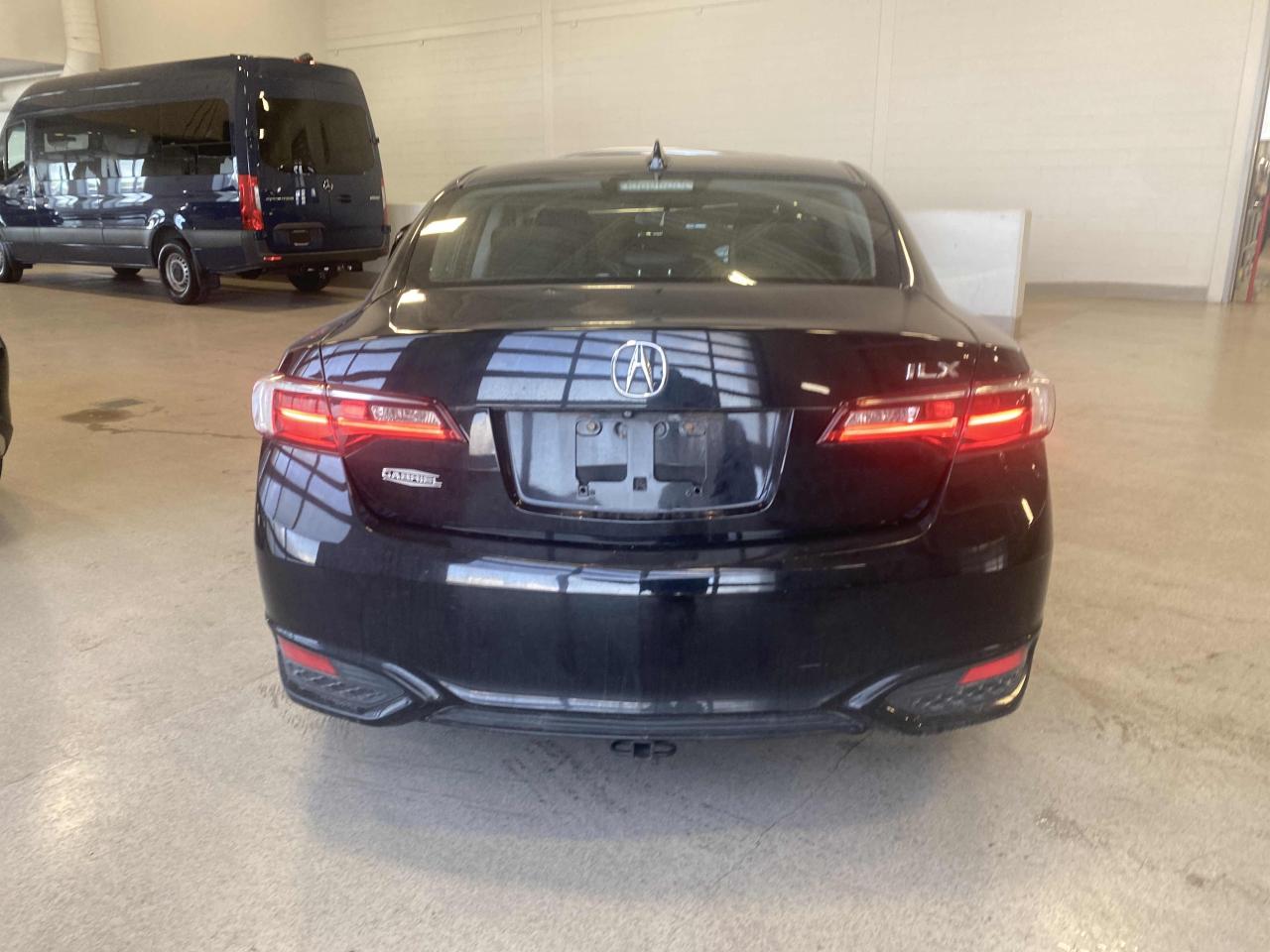 2017 Acura ILX BASE | LEATHER | SUPER LOW KM!!! Photo6